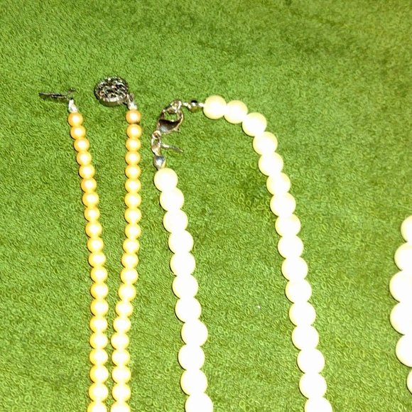 VINTAGE FAUX PEARL LOT - ALL PIECES IN EXCELLENT CONDITION! - Picture 9 of 9